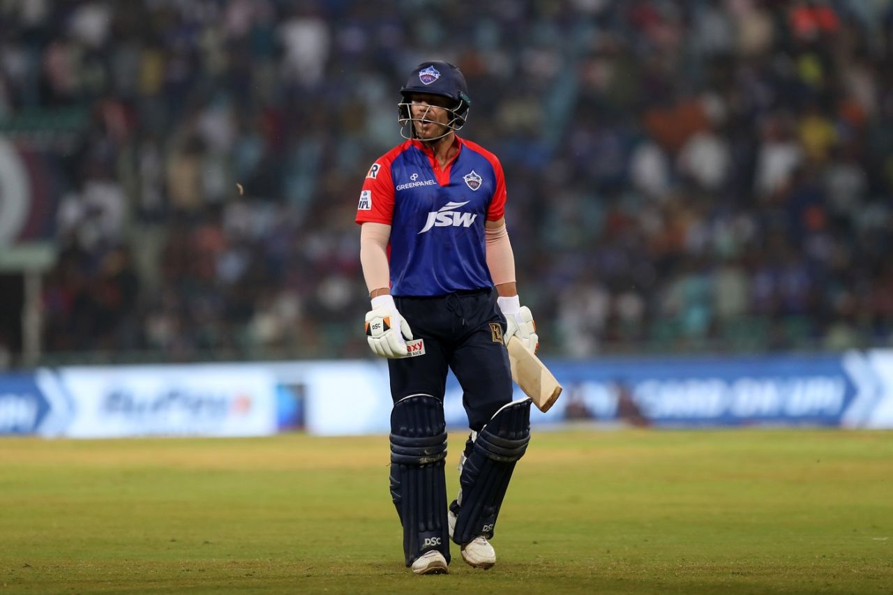 David Warner walks back after one of his non-fluent innings, Lucknow Super Giants vs Delhi Capitals, IPL 2023, Lucknow, April 1, 2023