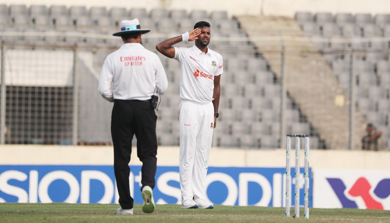 Ebadot Hossain brings out his trademark celebration, Bangladesh vs Ireland, Only Test, 1st day, Dhaka, April 4, 2023
