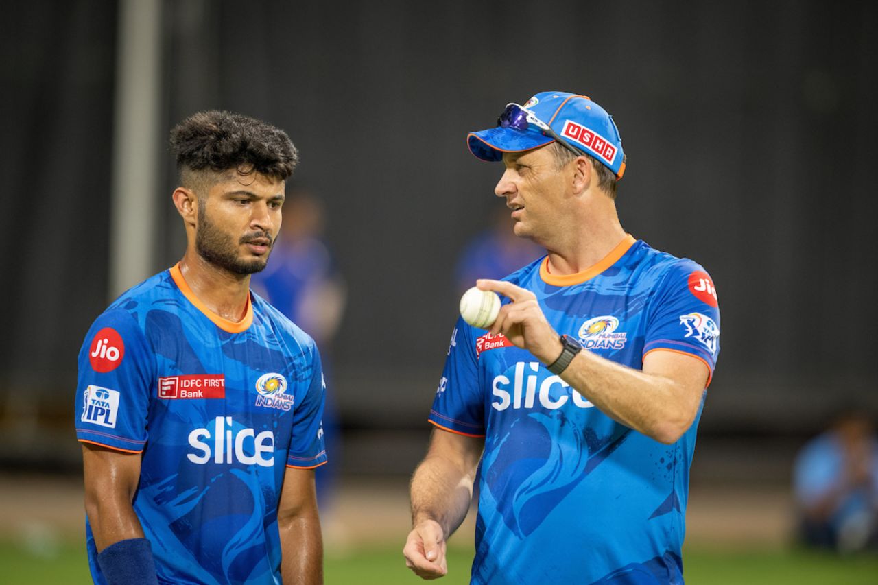 Arshad Khan has a chat with Mumbai Indians' bowling coach Shane Bond, Mumbai, April 4, 2023