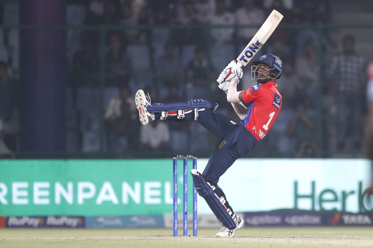 Abishek Porel tonks one over deep midwicket, Delhi Capitals vs Gujarat Titans, IPL 2023, Delhi, April 4, 2023
