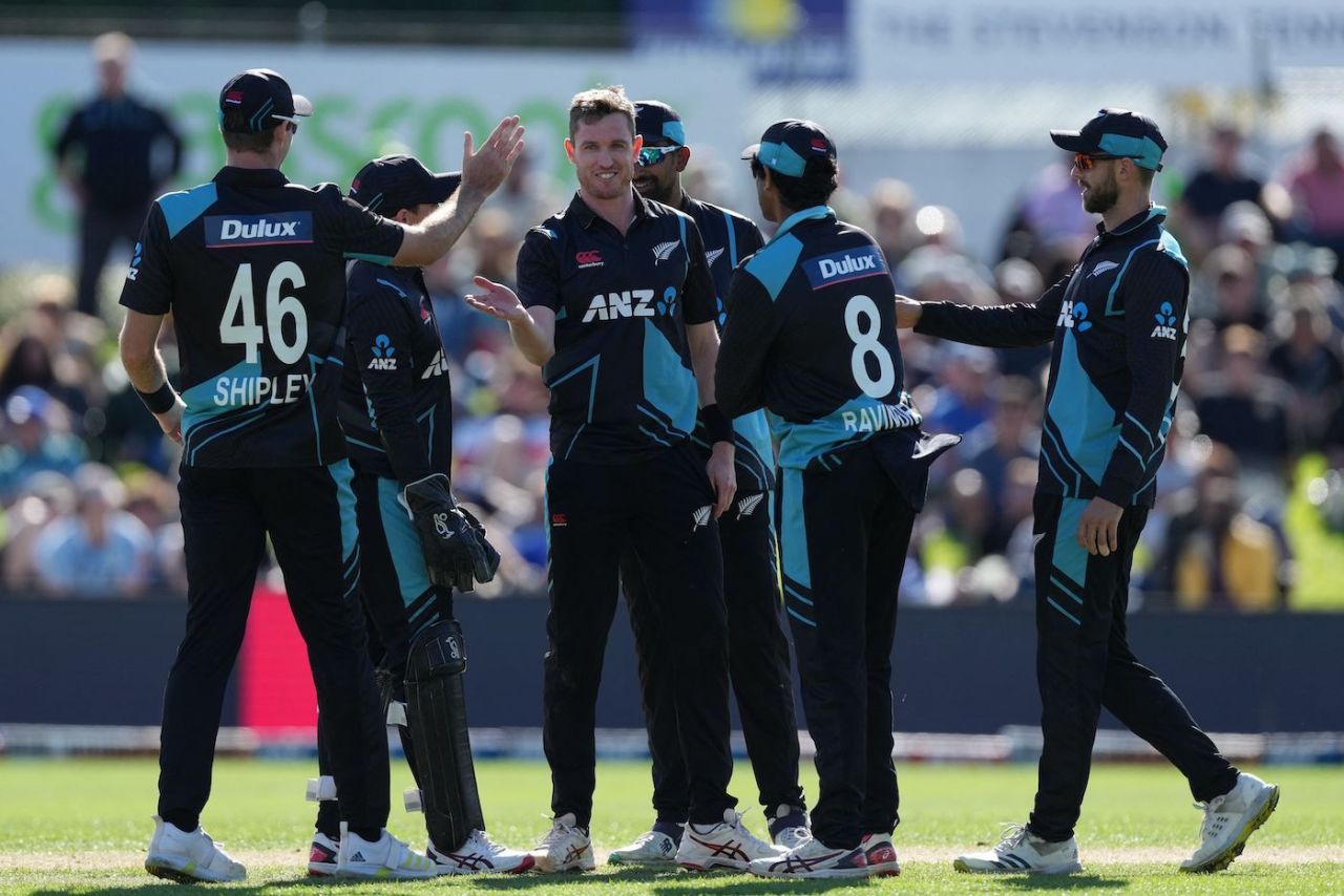 Adam Milne celebrates with his team-mates, New Zealand vs Sri Lanka, 2nd T20I, Dunedin, April 5, 2023