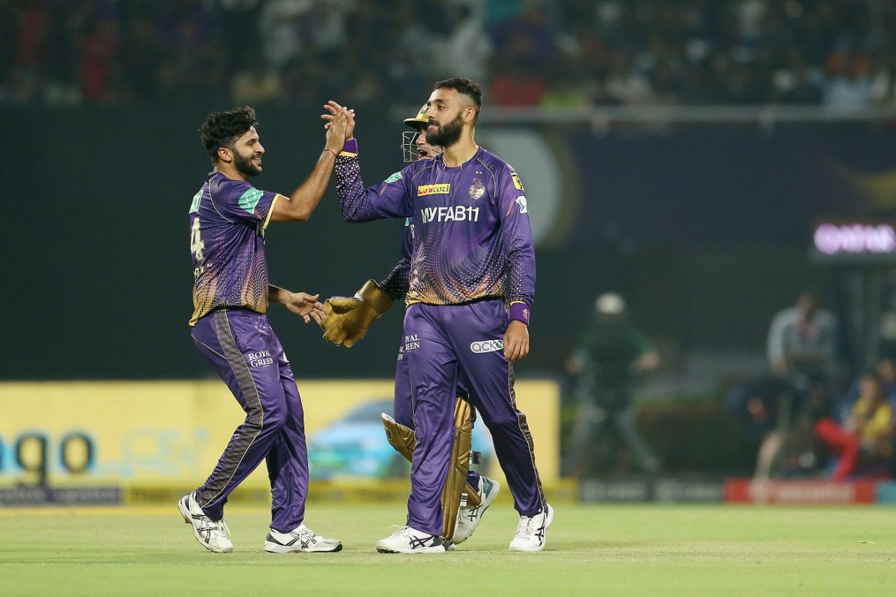 Varun Chakravarthy celebrates with Shardul Thakur, Kolkata Knight Riders vs Royal Challengers Bangalore, IPL 2023, Kolkata, April 6, 2023