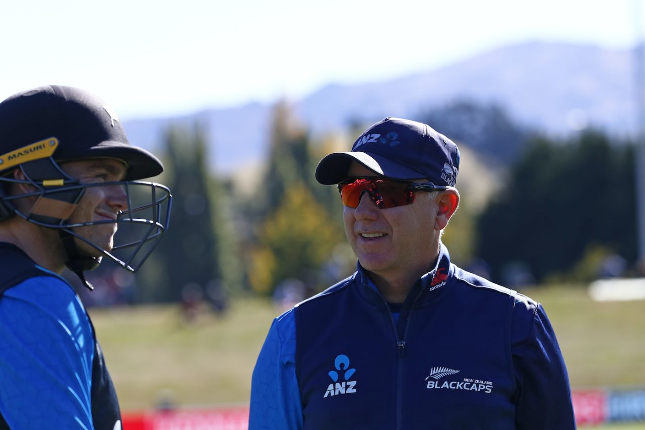 Tom Latham and Gary Stead have a chat, New Zealand vs Sri Lanka, 3rd T20I, Queenstown, April 08, 2023