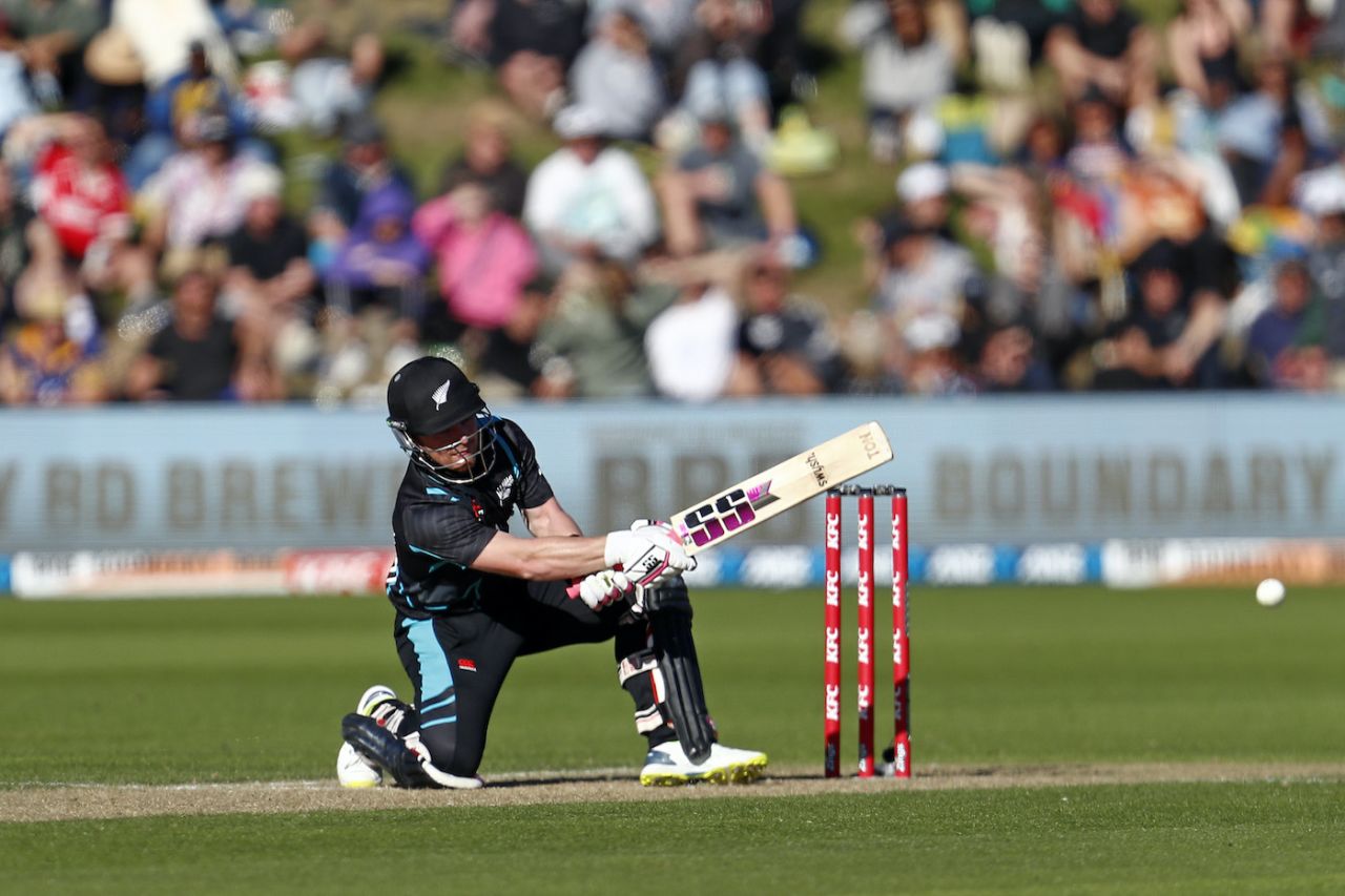Tim Seifert goes across and sweeps, New Zealand vs Sri Lanka, 3rd T20I, Queenstown, April 08, 2023