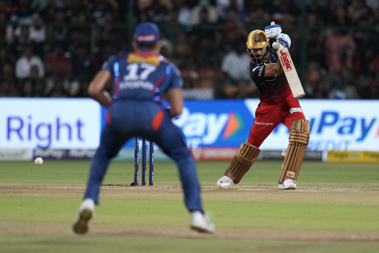 Virat Kohli drives through the off-side cordon, Royal Challengers Bangalore vs Lucknow Super Giants, IPL 2023, Bengaluru, April 10, 2023