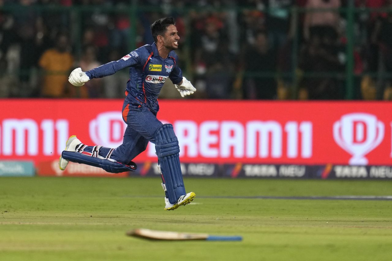 Sprint when you're winning - Ravi Bishnoi runs to his team-mates after the last ball, Royal Challengers Bangalore vs Lucknow Super Giants, IPL 2023, Bengaluru, April 10, 2023