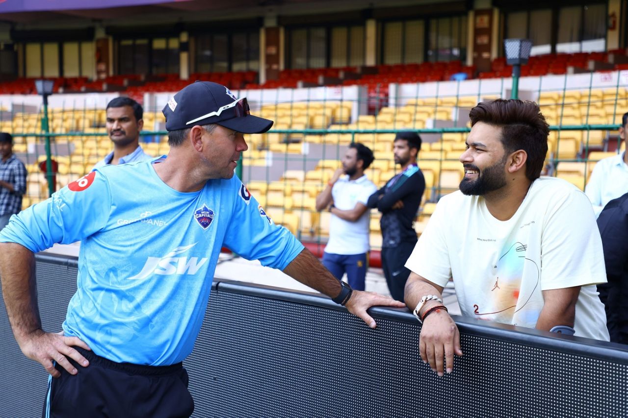 Ricky Ponting and Rishabh Pant have a chat on the sidelines, IPL 2023, Bengaluru, April 14, 2023