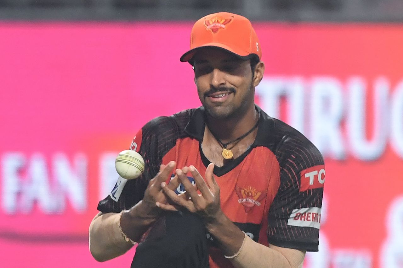 Washington Sundar put down one of the many dropped chances of the game, Kolkata Knight Riders vs Sunrisers Hyderabad, IPL, Kolkata, April 14, 2023