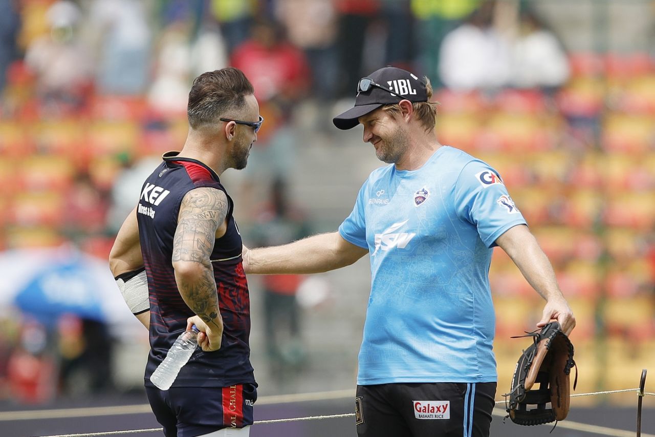 Faf du Plessis and Shane Watson enjoy a chat, Royal Challengers Bangalore vs Delhi Capitals, IPL 2023, Bengaluru, April 15, 2023