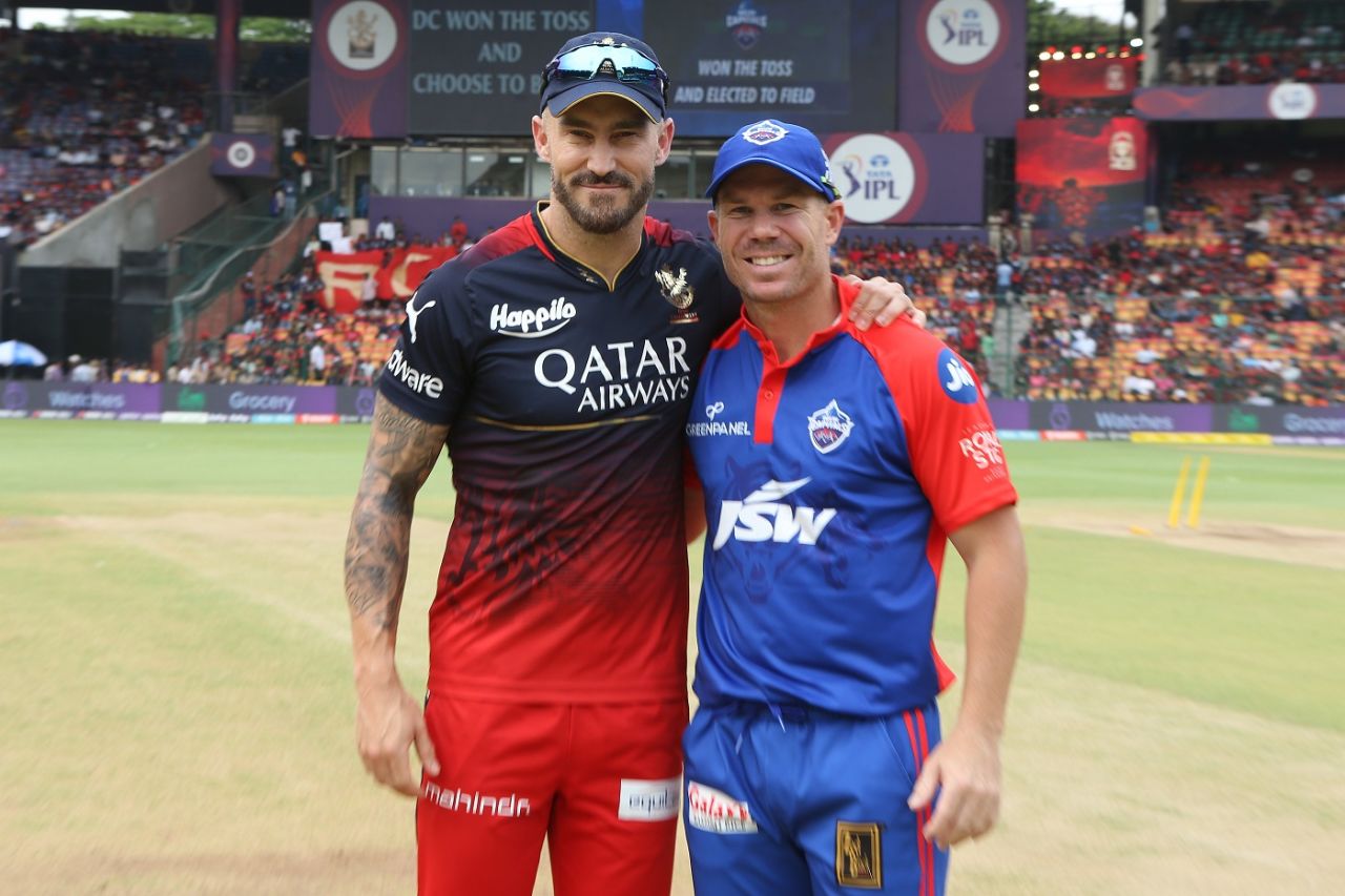 Faf du Plessis and David Warner were all smiles at the toss, Royal Challengers Bangalore vs Delhi Capitals, IPL 2023, Bengaluru, April 15, 2023