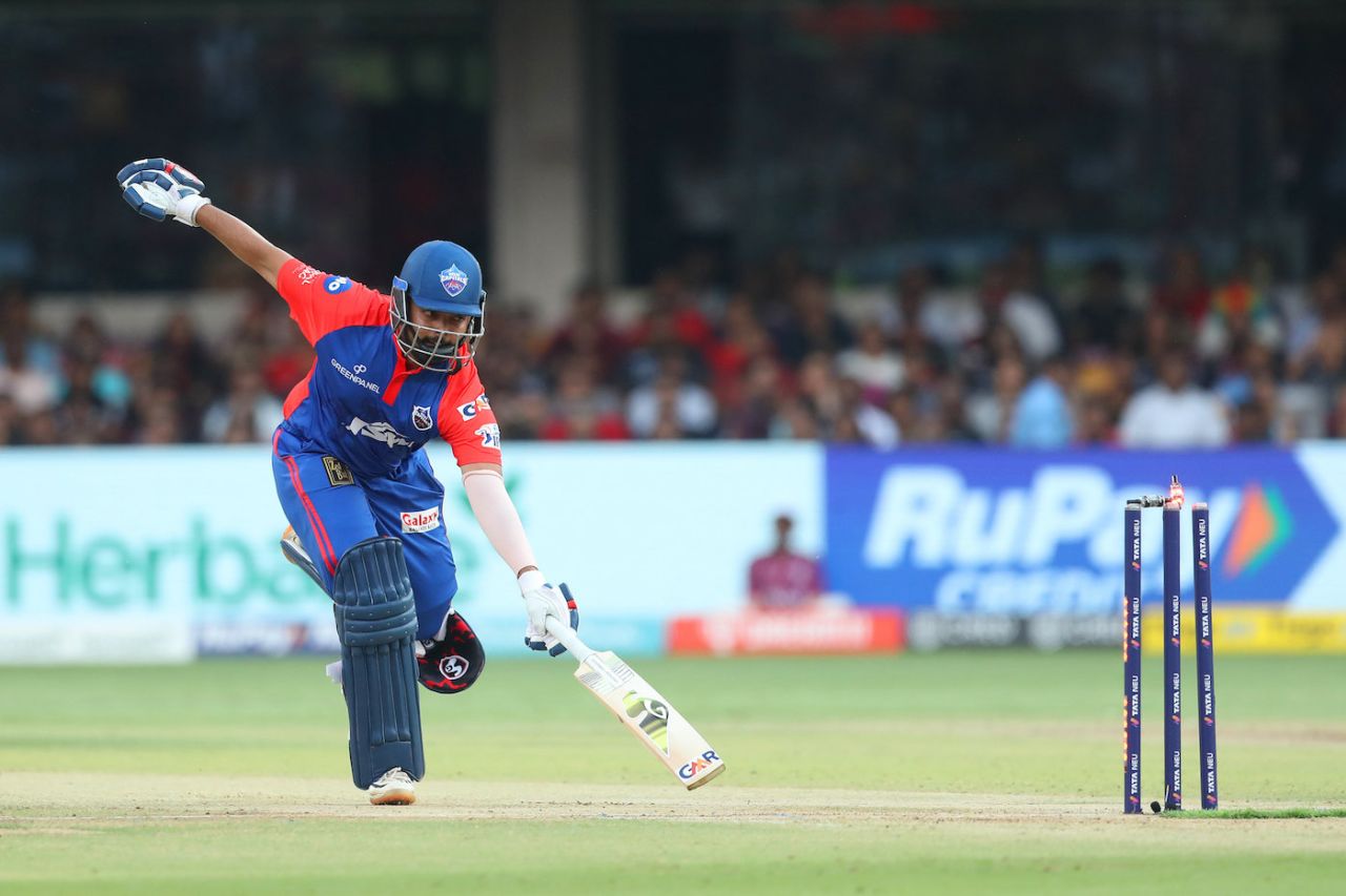 Prithvi Shaw fell short to a direct hit, Royal Challengers Bangalore vs Delhi Capitals, IPL 2023, Bengaluru, April 15, 2023