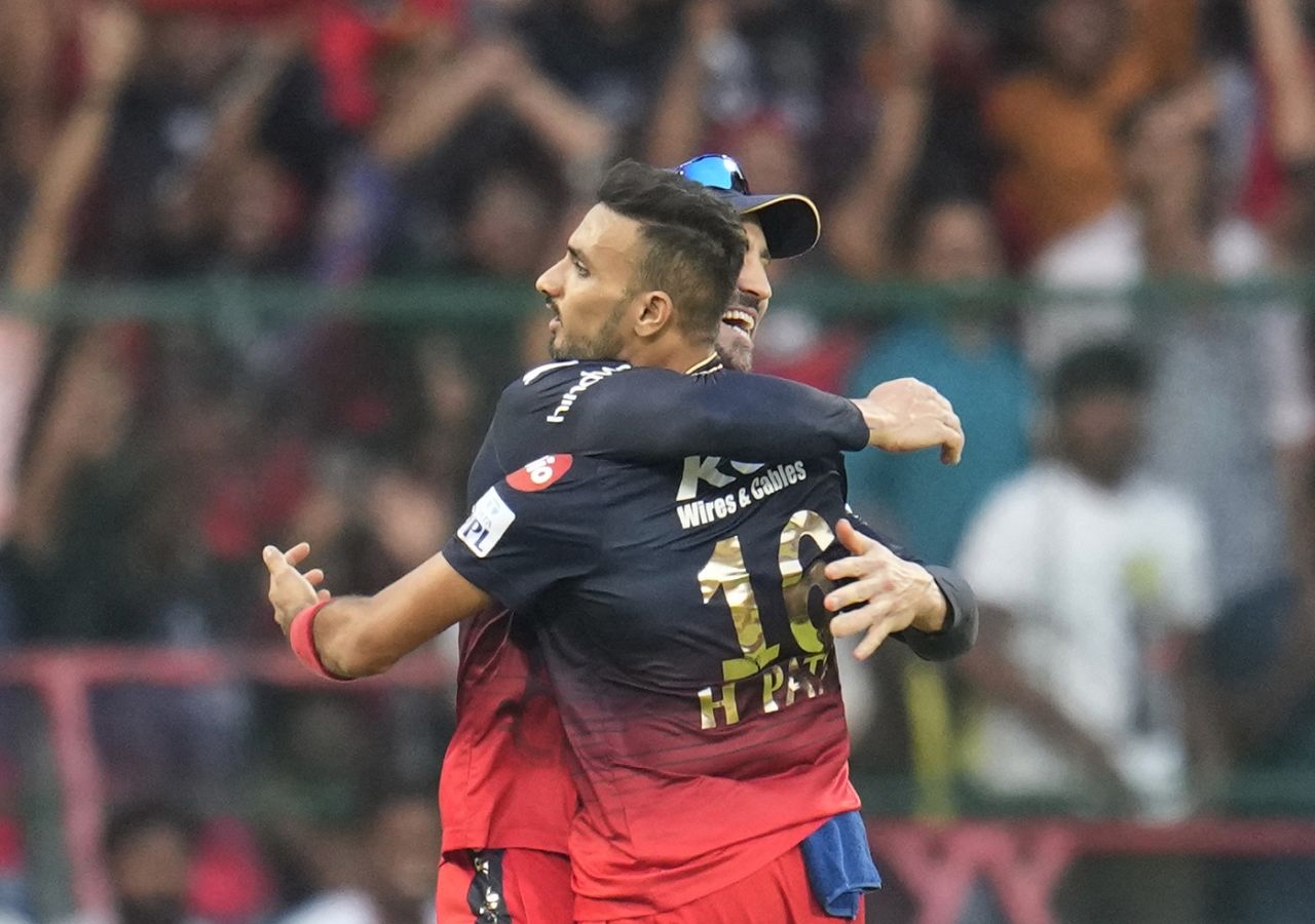 Harshal Patel gets a hug from Faf du Plessis after he dismissed Abhishek Porel, Royal Challengers Bangalore vs Delhi Capitals, IPL 2023, Bengaluru, April 15, 2023