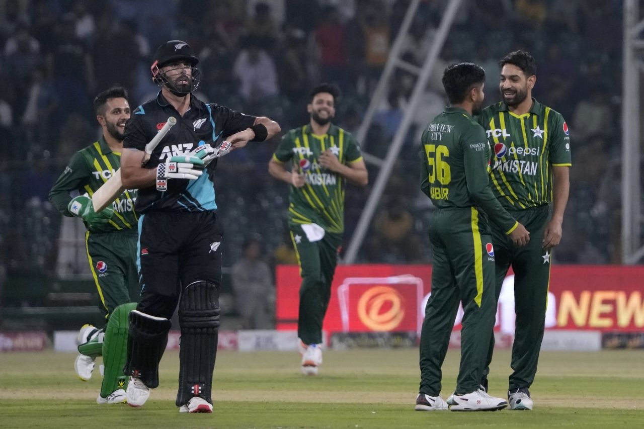 For the second night in a row, Haris Rauf knocked over four New Zealand wickets, Pakistan vs New Zealand, 2nd T20I, Lahore, April 15, 2023