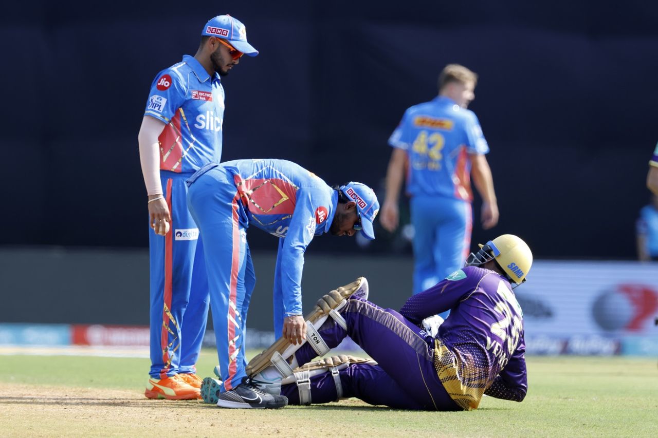 Venkatesh Iyer lies in pain as Suryakumar Yadav checks up on him, Mumbai Indians vs Kolkata Knight Riders, IPL 2023, Mumbai, April 16, 2023