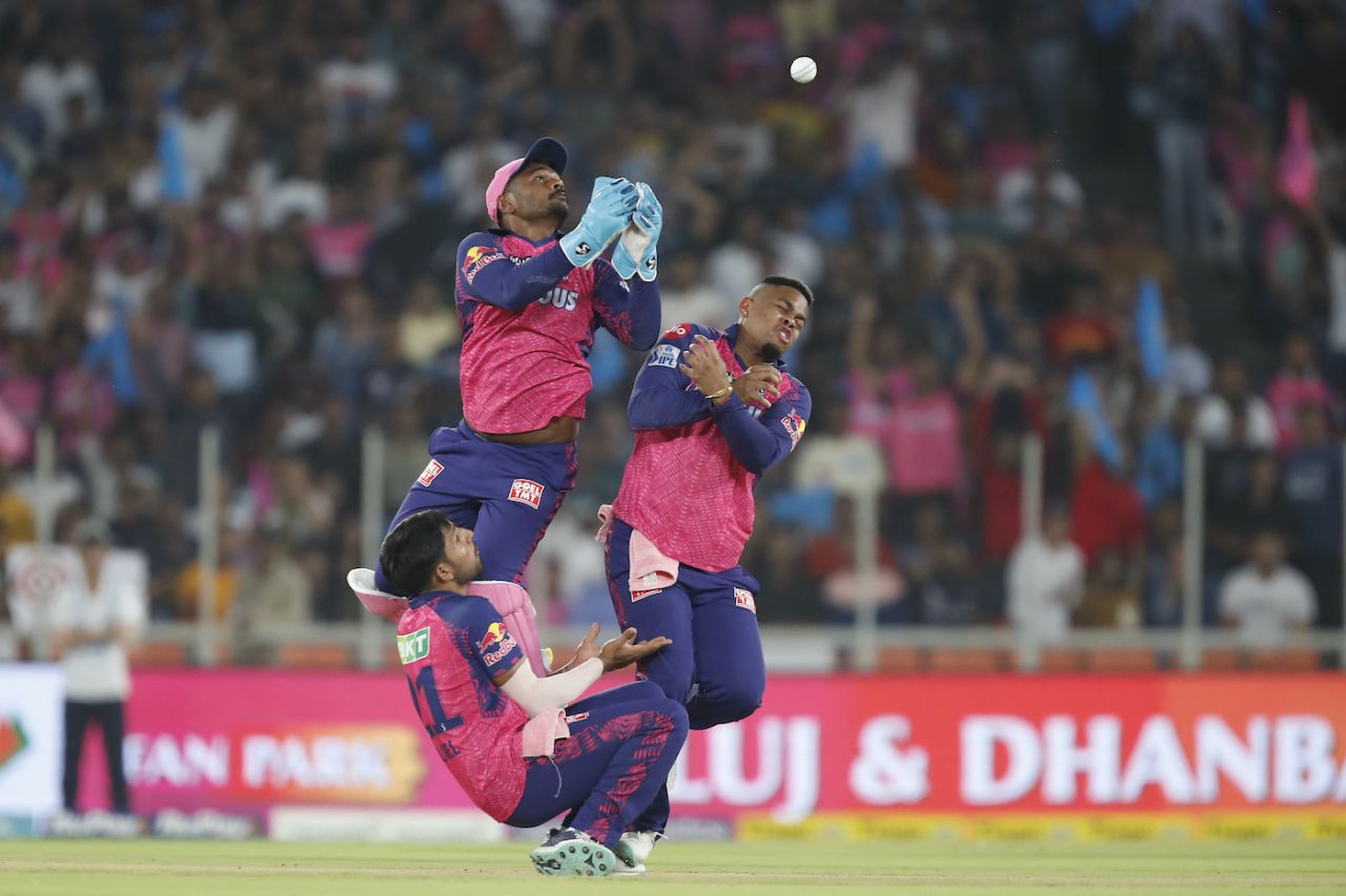 Shimron Hetmyer, Sanju Samson and Dhruv Jurel had a collision while going for a catch, Gujarat Titans vs Rajasthan Royals, IPL 2023, Ahmedabad, April 16, 2023