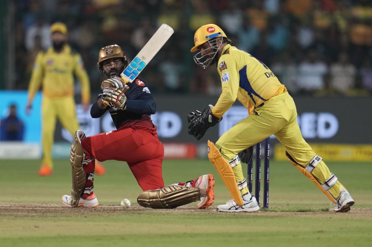 Dinesh Karthik got some time, and space, to play a knock of some importDinesh Karthik got some time, and space, to play a knock of some import