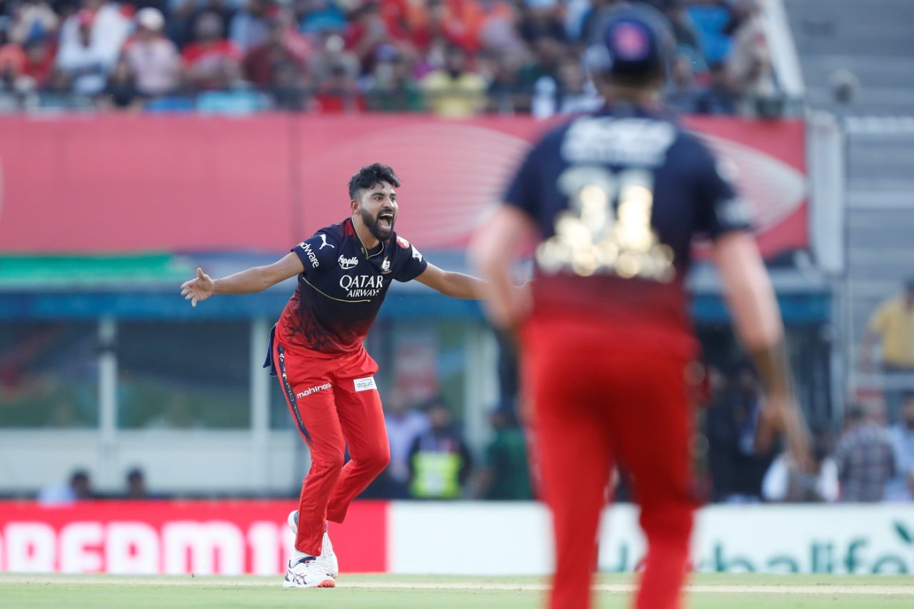 Mohammed Siraj was the beneficiary of two successful lbw reviews inside the powerplay, Punjab Kings vs Royal Challengers Bangalore, IPL 2023, Mohali, April 20, 2023