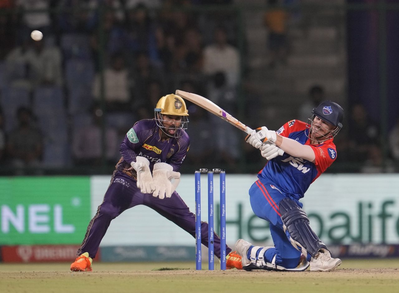David Warner plays a slog sweep, Delhi Capitals vs Kolkata Knight Riders, IPL 2023, Delhi, April 20, 2023