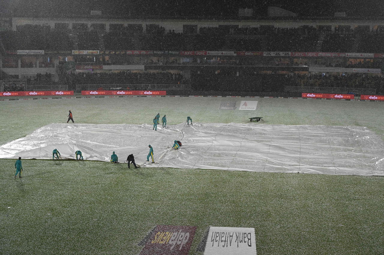 A hailstorm interrupts the matcm between Pakistan and New Zealand
