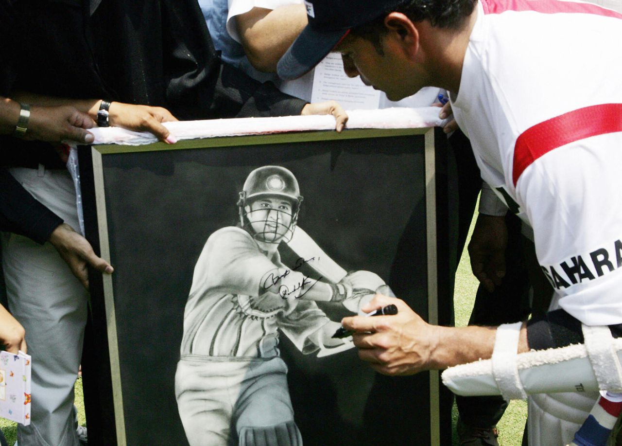 Sachin Tendulkar signs a portrait of himself, Bangalore, March 23, 2005