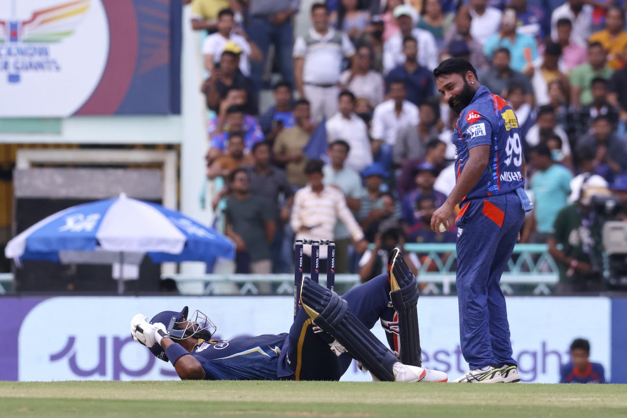 Amit Mishra and tumbled Hardik Pandya have a laugh, Lucknow Super Giants vs Gujarat Titans, IPL 2023, Lucknow, April 22, 2023