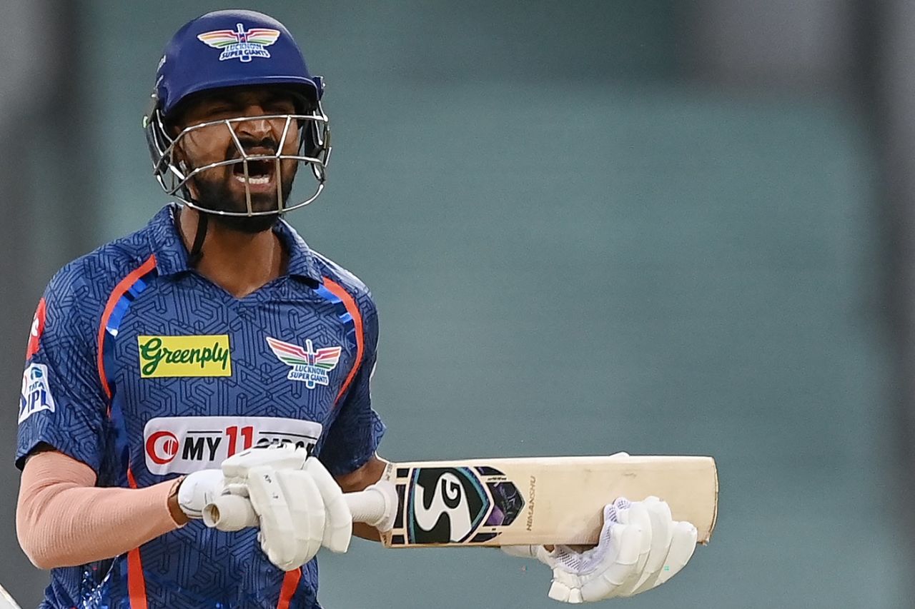 Krunal Pandya admonishes himself after falling to Noor Ahmad, Lucknow Super Giants vs Gujarat Titans, IPL 2023, Lucknow, April 22, 2023