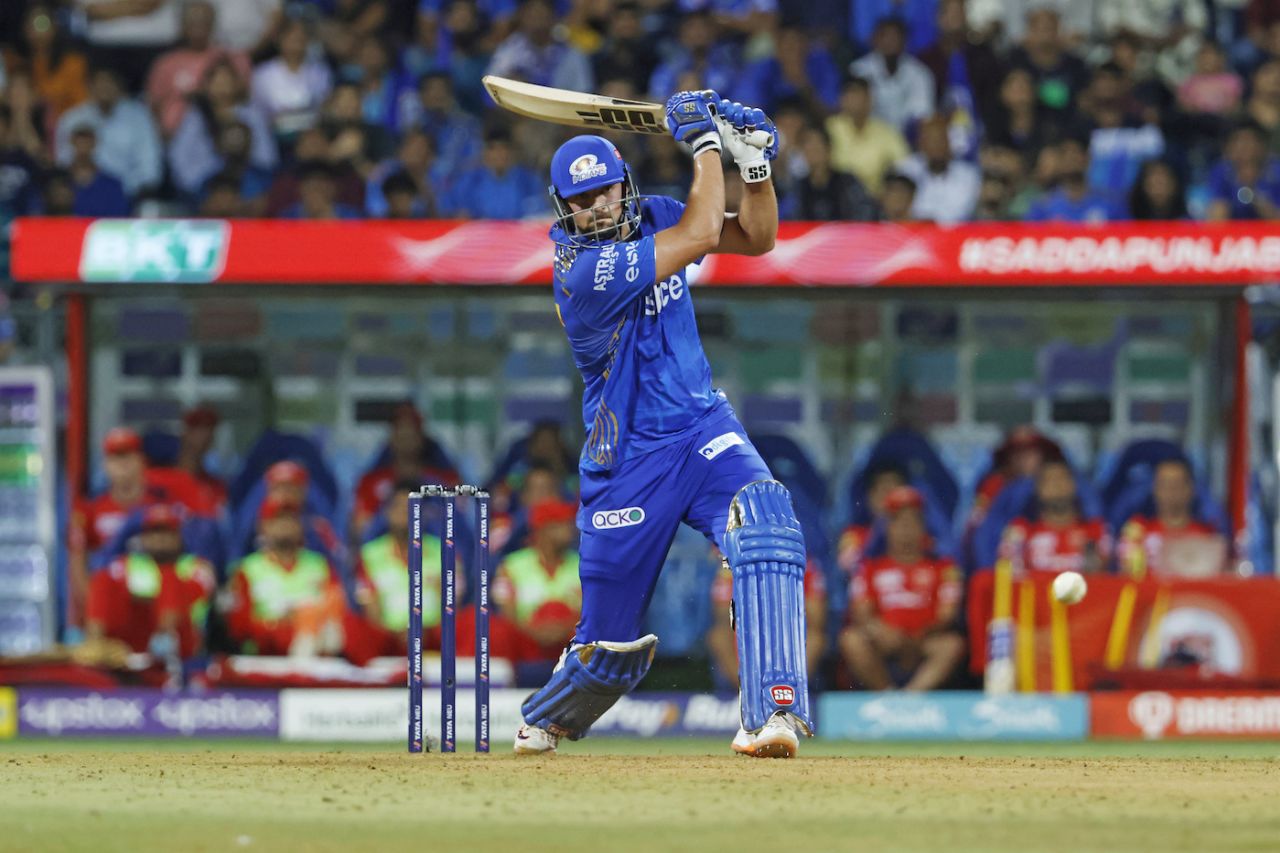 Tim David powers the ball down the ground, Mumbai Indians vs Punjab Kings, IPL 2023, Mumbai, April 22, 2023