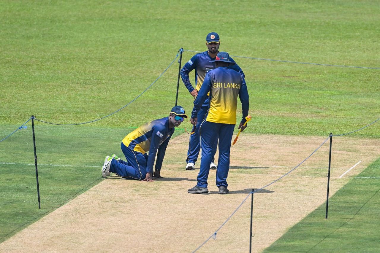 Angelo Mathews and Dinesh Chandimal take a look at the pitch, Sri Lanka vs Ireland, 2nd Test, Galle, April 23, 2023