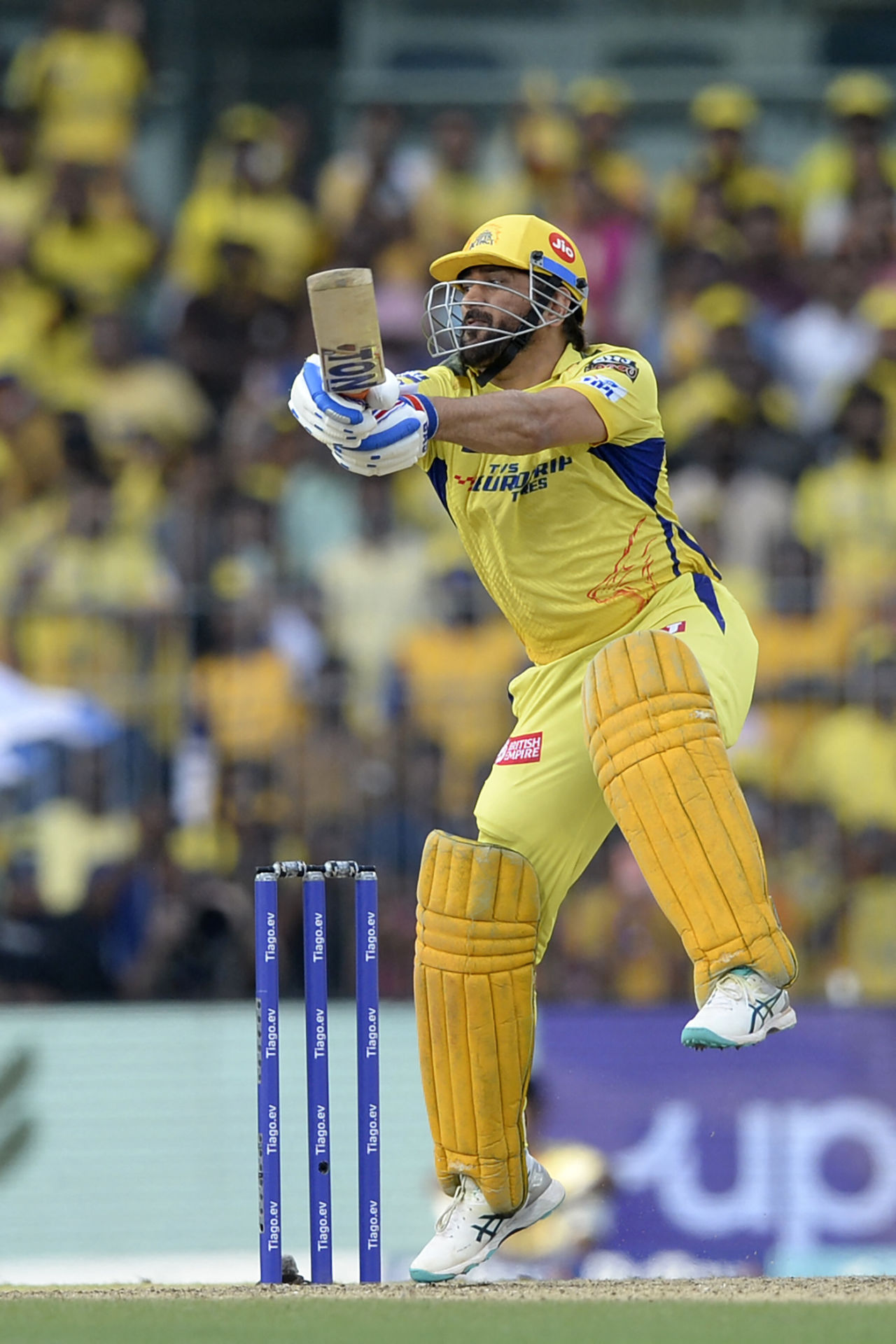 It was quite wide, but MS Dhoni generated enough power to send the penultimate ball of the innings for six, Chennai Super Kings vs Punjab Kings, IPL 2023, Chennai, April 30, 2023