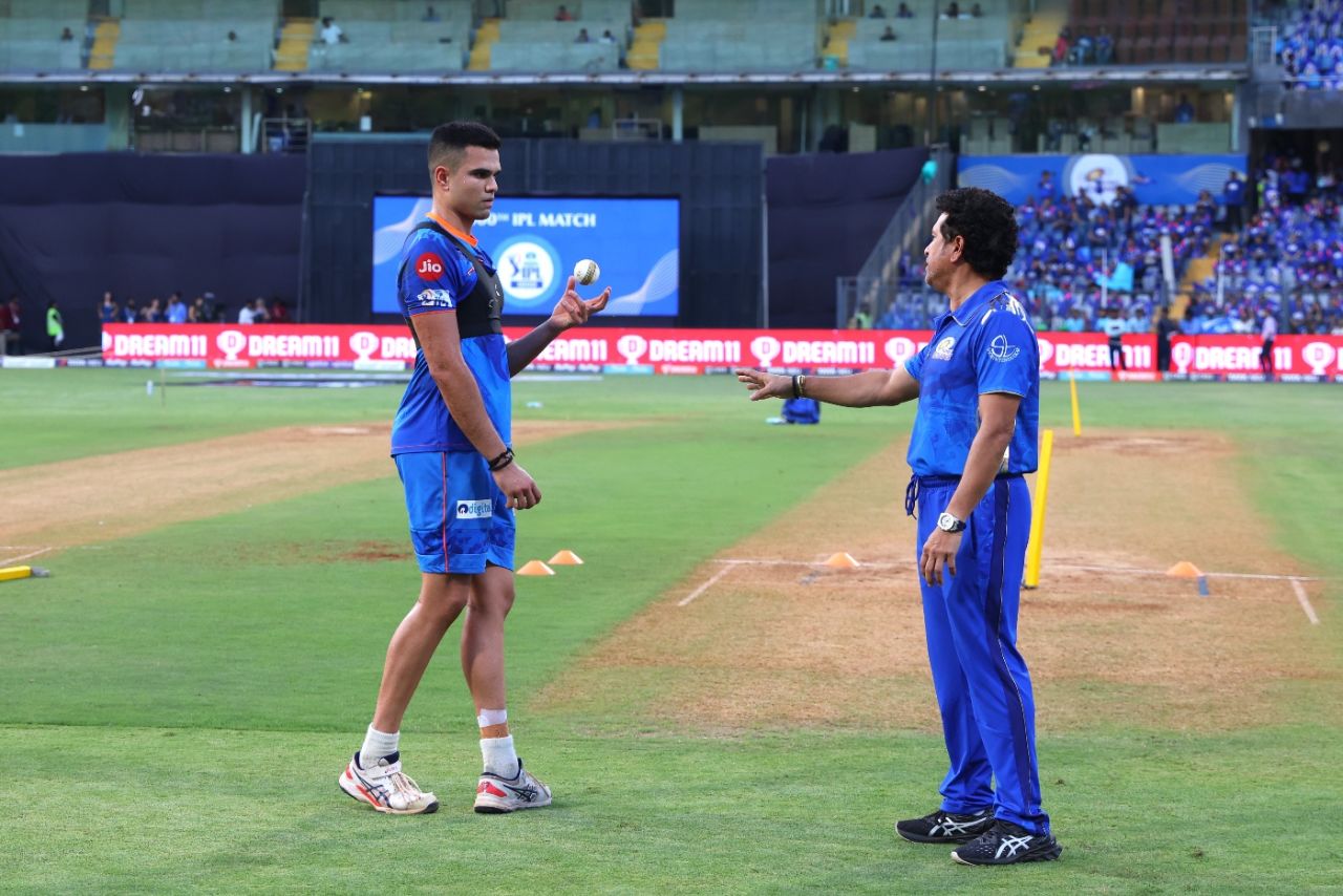 Sachin Tendulkar has a chat with Arjun Tendulkar, Mumbai Indians vs Rajasthan Royals, Wankhede, IPL, April 30, 2023