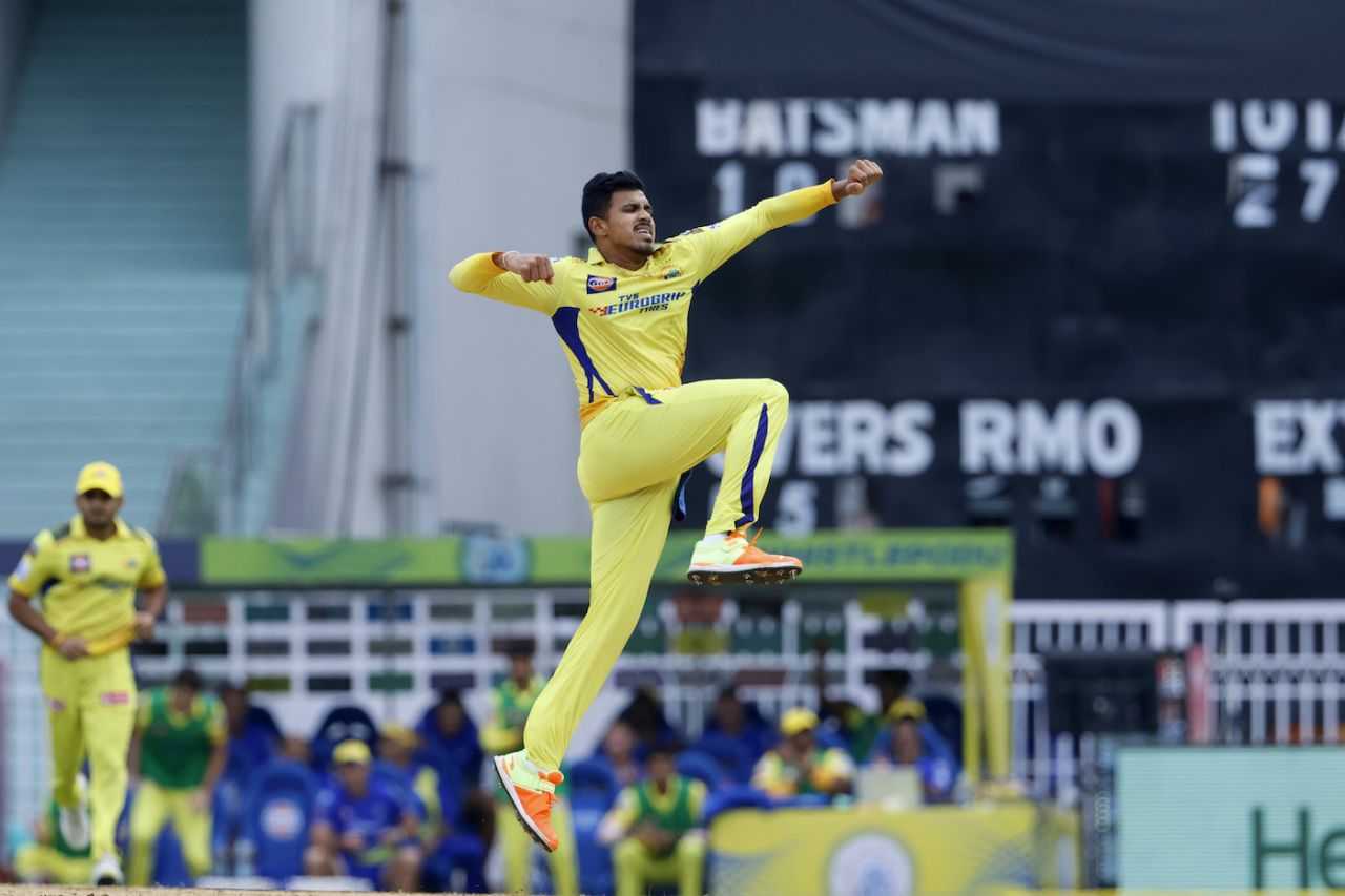 Maheesh Theekshana picked up wickets off back-to-back balls in the sixth over, Lucknow Super Giants vs Chennai Super Kings, IPL 2023, Lucknow, May 3, 2023