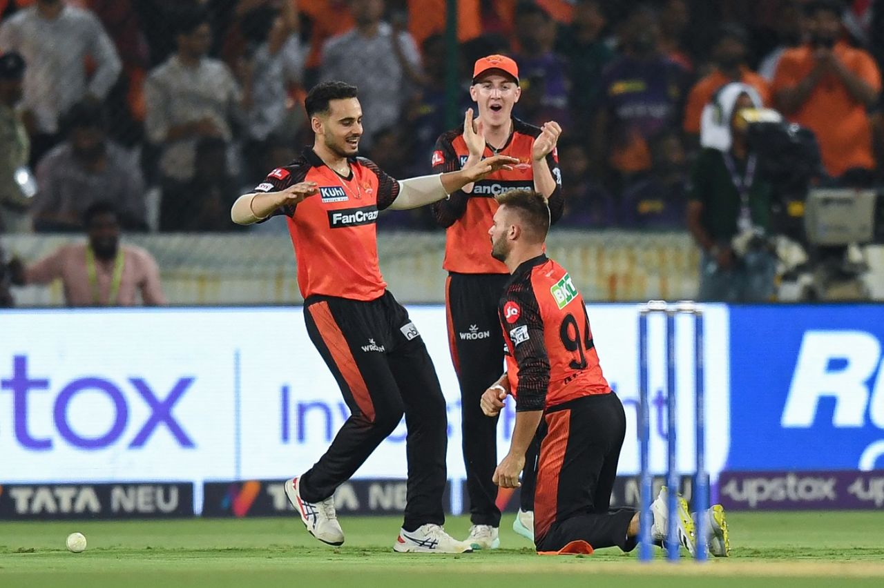 Aiden Markram is mobbed by his team-mates after completing a terrific catch, Sunrisers Hyderabad vs Kolkata Knight Riders, IPL 2023, Hyderabad, May 4, 2023