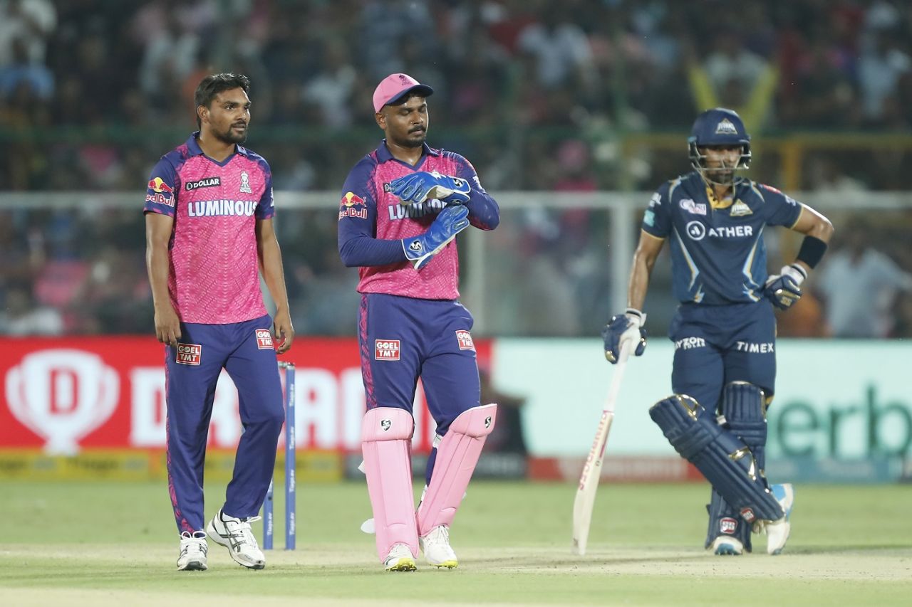 Sanju Samson reviews a Sandeep Sharma delivery on DRS, Rajasthan Royals vs Gujarat Titans, IPL 2023, Jaipur, May 5, 2023