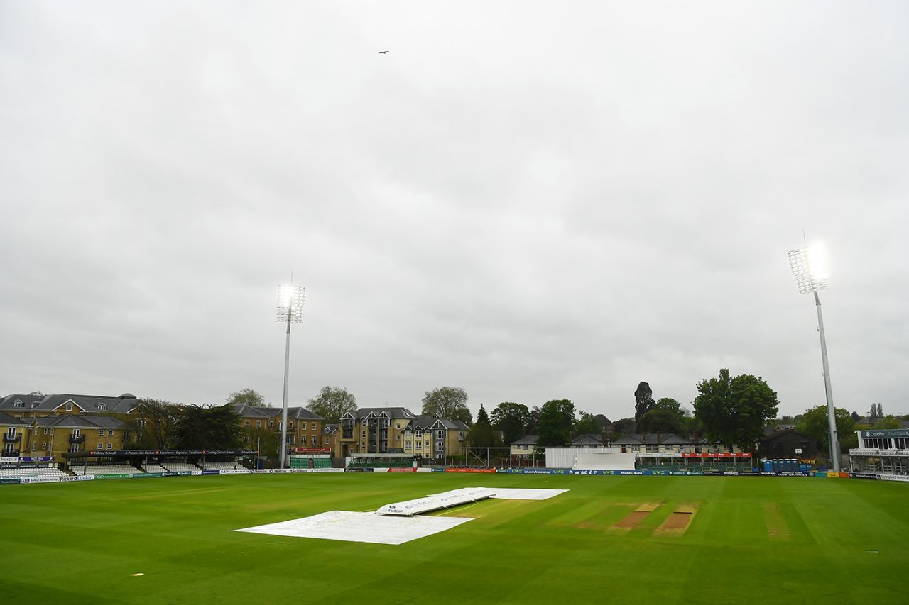 Rain forced the covers to be brought on, Essex vs Warwickshire, LV= Insurance Championship, Chelmsford, 4th day, May 20, 2021