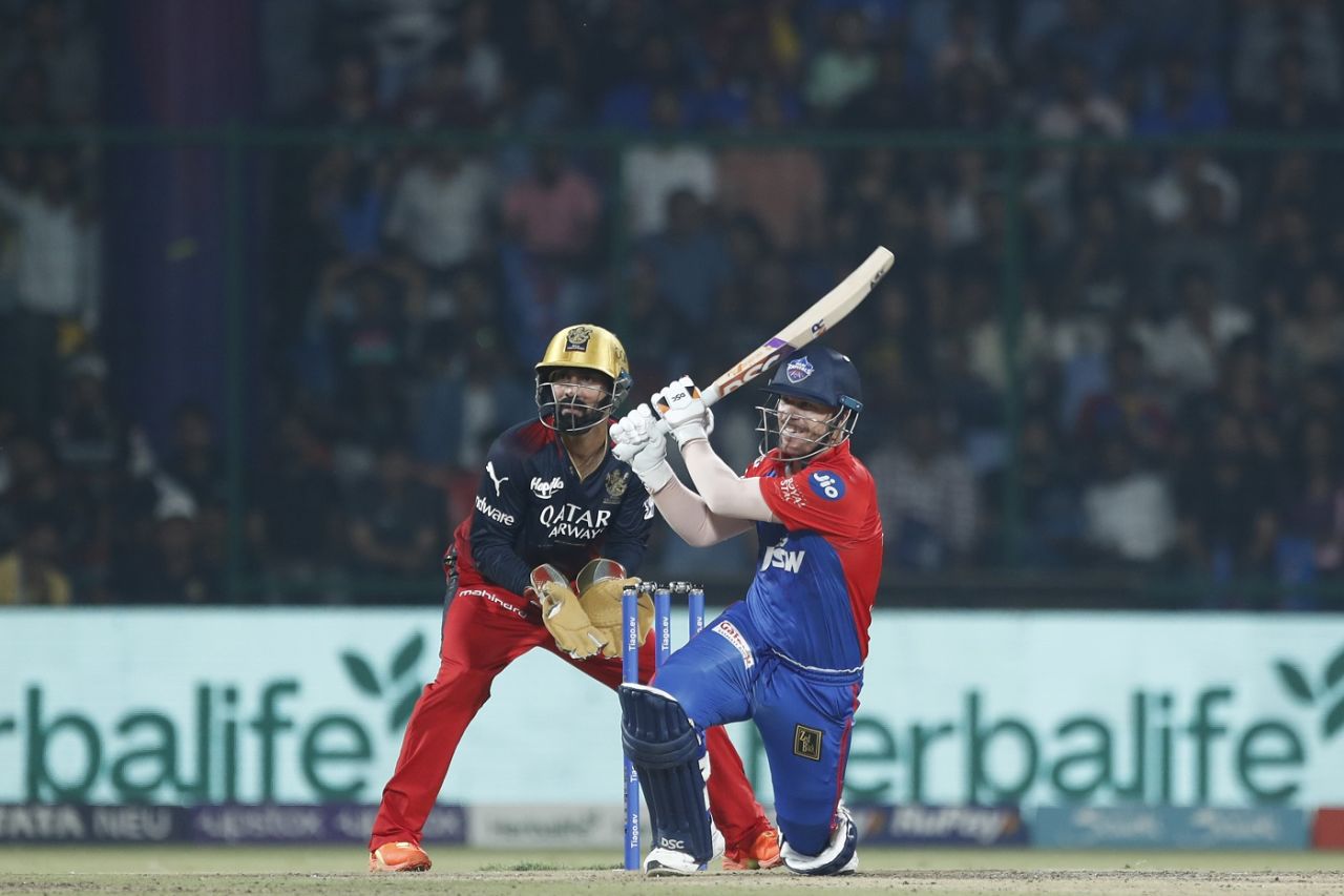 David Warner greeted Wanindu Hasaranga with a six and a four, Delhi Capitals vs Royal Challengers Bangalore, IPL 2023, Delhi, May 6, 2023