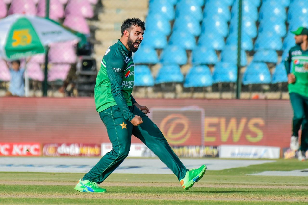 Shadab Khan picked up two wickets in quick succession, Pakistan vs New Zealand, 5th ODI, Karachi, May 7 2023