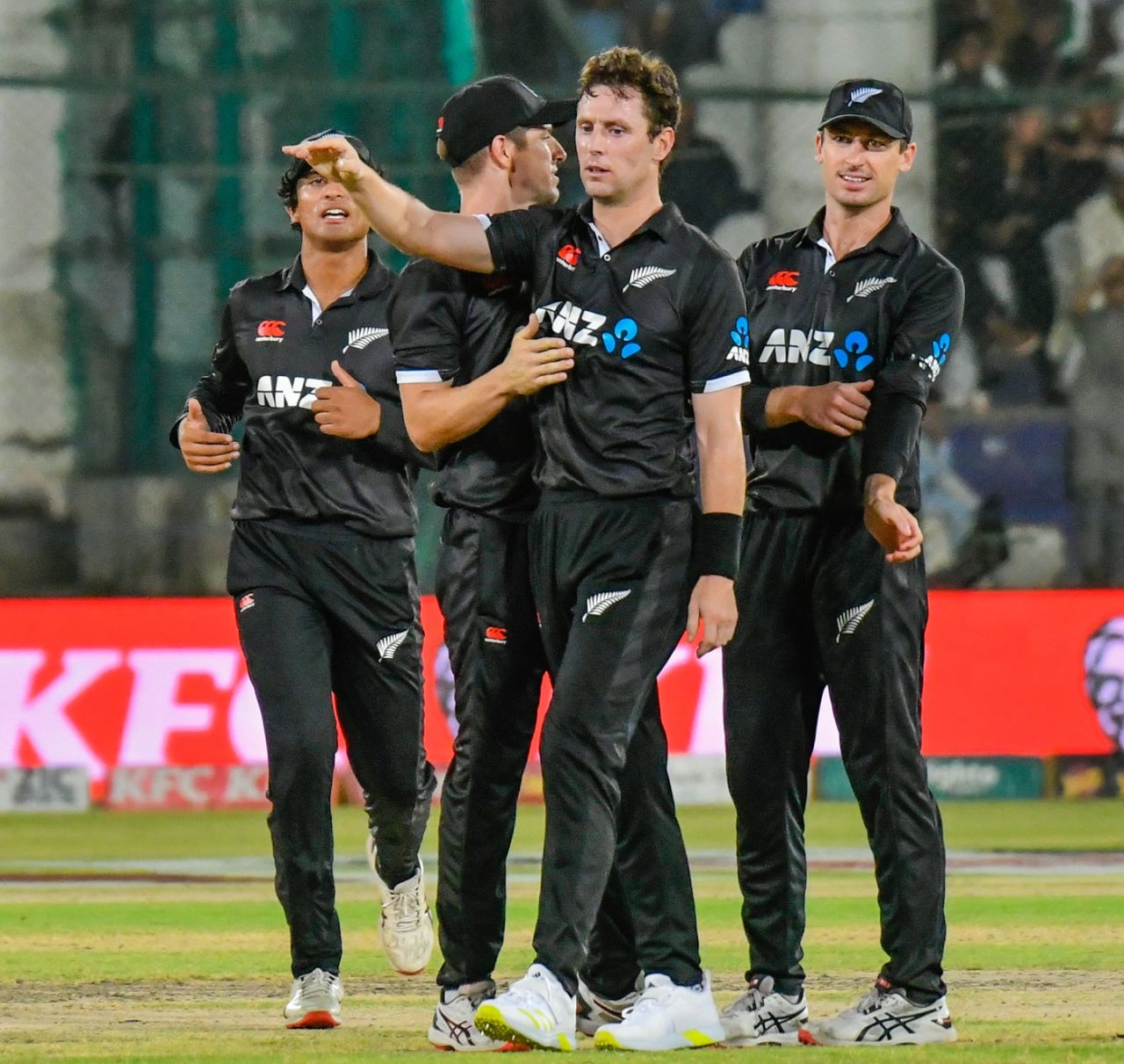 Matt Henry had Shan Masood playing on, Pakistan vs New Zealand, 5th ODI, Karachi, May 7 2023