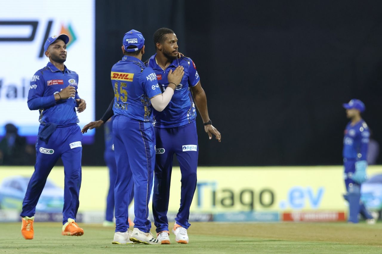 Chris Jordan celebrates his first wicket for his new team, Mumbai Indians vs Royal Challengers Bangalore, IPL 2023, Mumbai, May 9, 2023