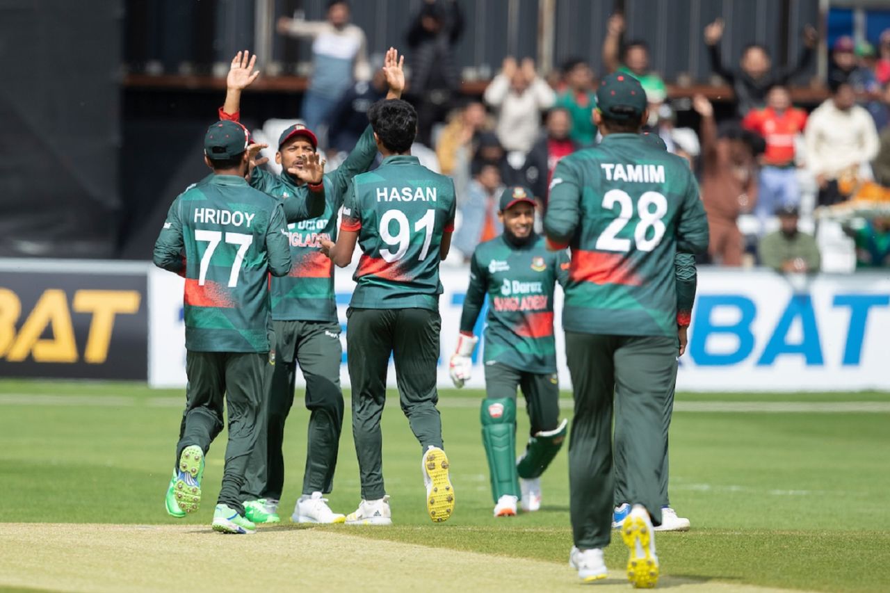 Hasan Mahmud celebrates with team-mates the dismissal of Andy Balbirnie, Ireland vs Bangladesh, 1st ODI, Chelmsford, May 9, 2023