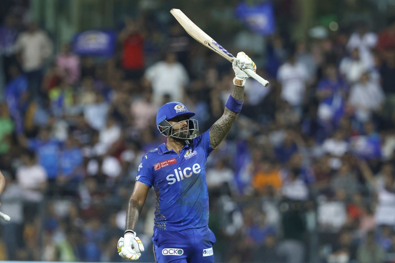 Suryakumar Yadav celebrates after bringing up his half-century off 26 balls, Mumbai Indians vs Royal Challengers Bangalore, IPL 2023, Mumbai, May 9, 2023