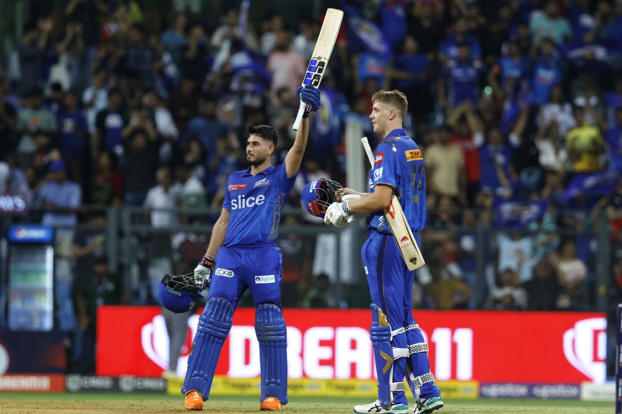 Nehal Wadhera celebrates after bringing up his fifty with the winning runs, Mumbai Indians vs Royal Challengers Bangalore, IPL 2023, Mumbai, May 9, 2023