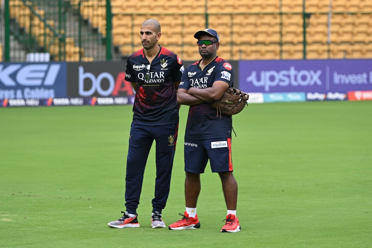RCB's performance consultant Mo Bobat with their spin-bowling coach Sridharan Sriram, Bengaluru, May 12, 2023