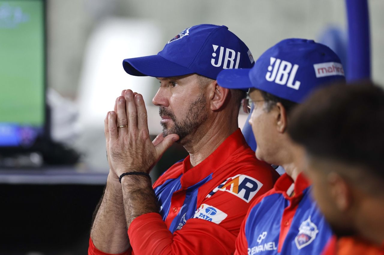 Ricky Ponting gestures in the dugout, Delhi Capitals vs Punjab Kings, IPL 2023, Delhi, May 13, 2023