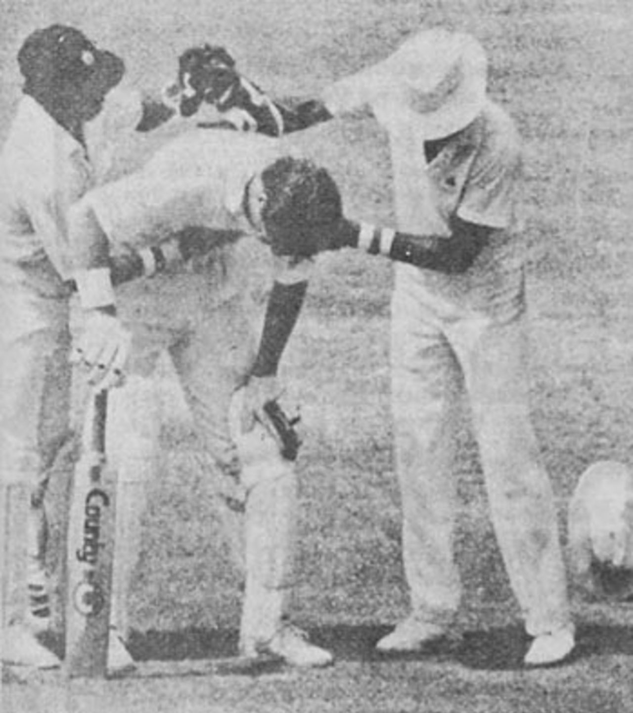 Dean Jones throws up on the pitch during his epic 503-minute double hundred, India v Australia, Madras, 1986-87