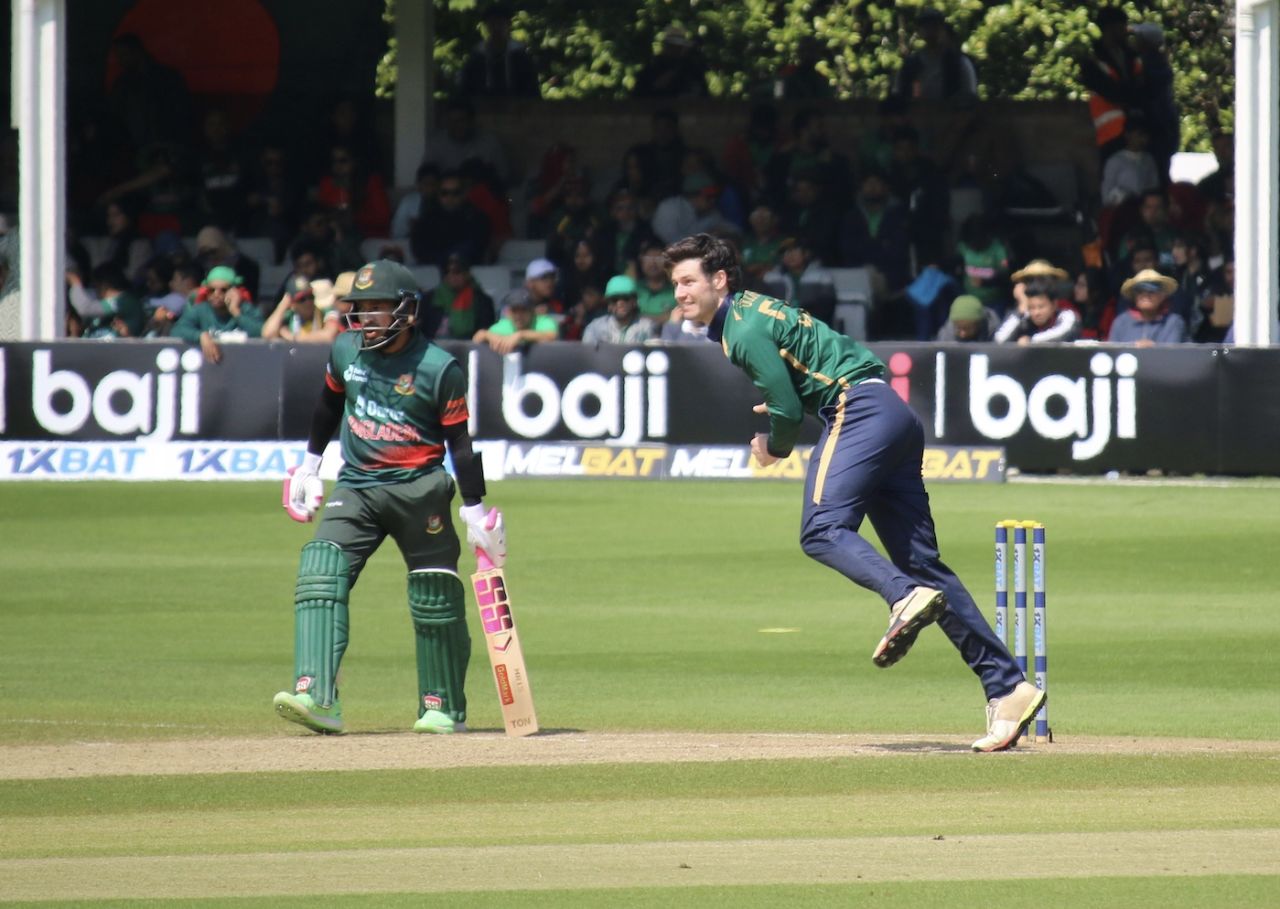 George Dockrell bowls as Mushfiqur Rahim looks on, Ireland vs Bangladesh, 3rd ODI, Chelmsford, May 14, 2023