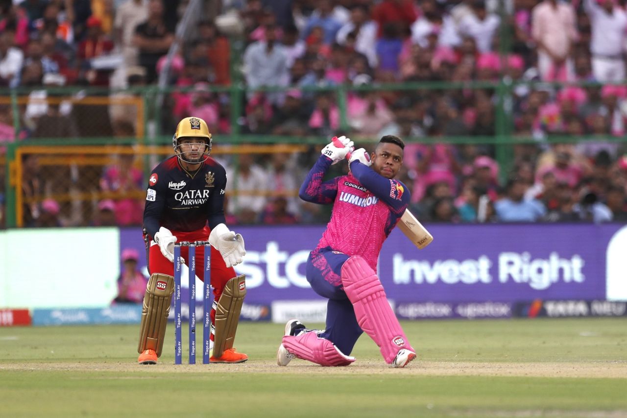 Shimron Hetmyer struck a powerful 19-ball 35 but found little support, Rajasthan Royals vs Royal Challengers Bangalore, IPL 2023, Jaipur, May 14, 2023