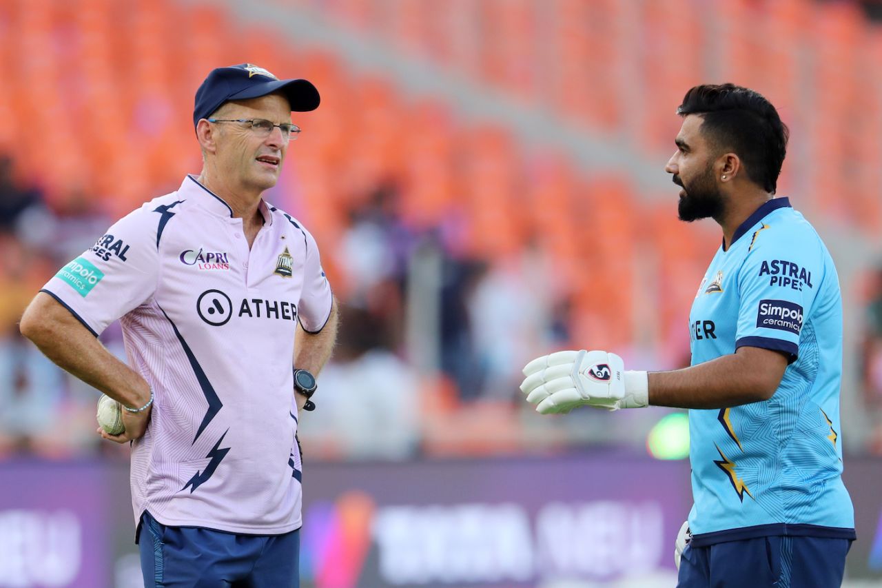 Gary Kirsten and Rahul Tewatia partake in a discussion, Gujarat Titans vs Sunrisers Hyderabad, IPL 2023, Ahmedabad, May 15, 2023