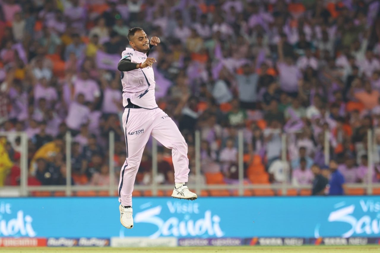 Yash Dayal punches the air in delight after getting Abhishek Sharma to nick off, Gujarat Titans vs Sunrisers Hyderabad, IPL 2023, Ahmedabad, May 15, 2023