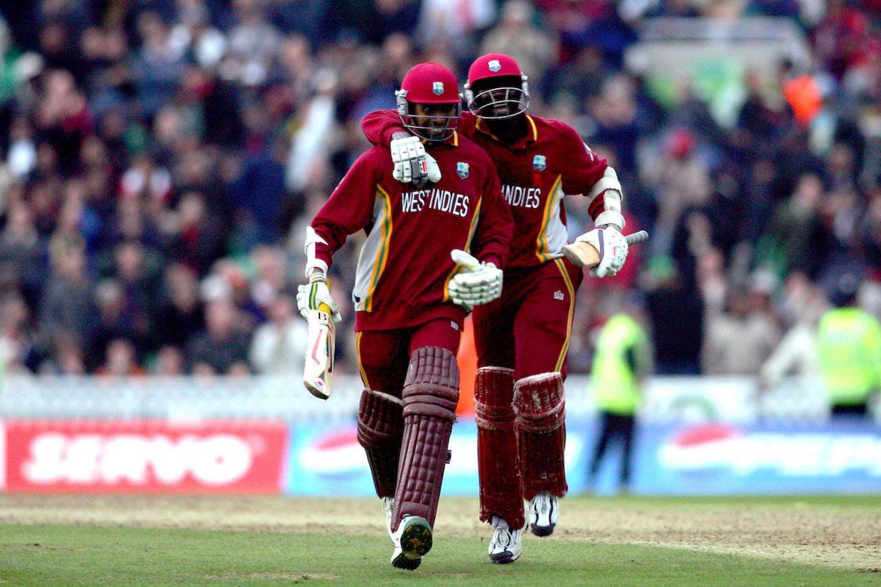 Ian Bradshaw and Courtney Browne celebrate the win, ICC Champions Trophy, September 25, 2004