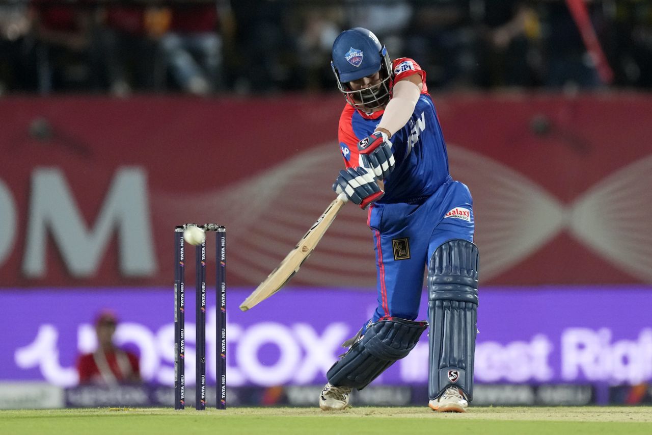 Prithvi Shaw's bat face opens after hitting the ball, Punjab Kings vs Delhi Capitals, IPL 2023, Dharamsala, May 17, 2023